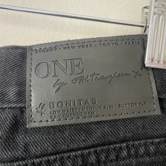 One Teaspoon Bonitas Distressed Black Denim Shorts - Picture 5 of 6